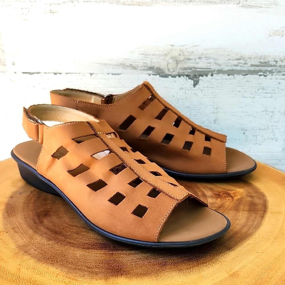NWOT SESTO MEUCCI LEATHER SANDALS